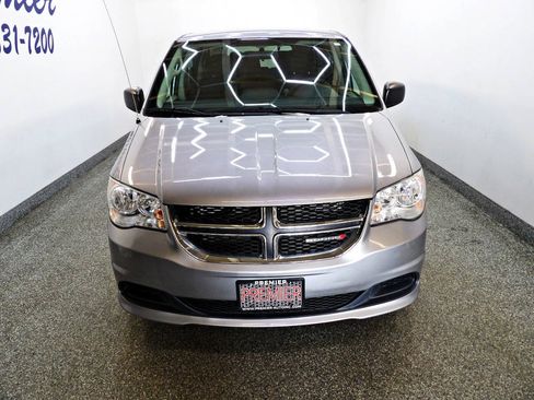 Used 2018 Dodge Grand Caravan SE FWD image 2