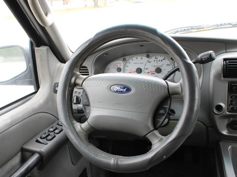 Used 2003 Ford Explorer Sport Trac XLS image 12
