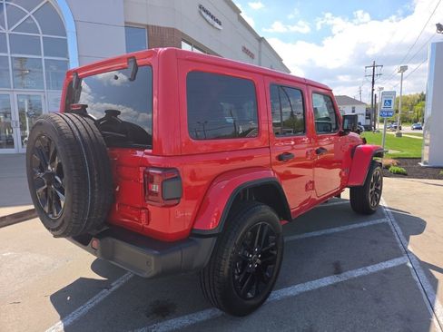 Used 2025 Jeep Wrangler Unlimited Sahara w/ Safety Group AWD/4WD image 14