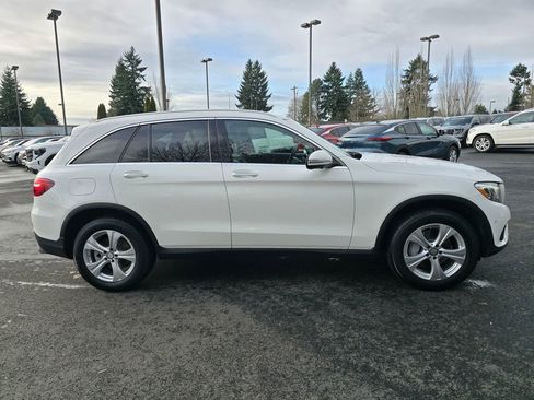 Used 2017 Mercedes-Benz GLC 300 4MATIC image 2