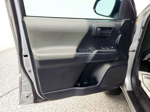 Used 2019 Toyota Tacoma SR image 10
