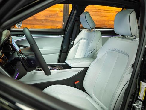 Used 2025 Jeep Wagoneer S Limited image 9