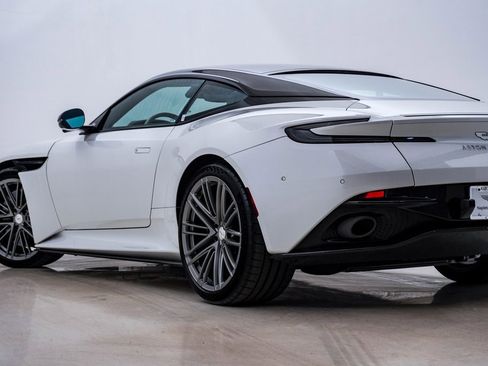 Used 2024 Aston Martin DB12 Coupe image 9
