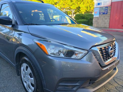 Used 2019 Nissan Kicks S w/ Exterior Package FWD image 2