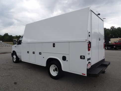 Used 2024 Ford E-350 and Econoline 350 Super Duty w/ Driver's Safety Package RWD image 4