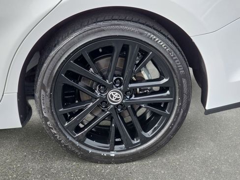 Used 2025 Toyota Camry SE w/ Multimedia Upgrade Package image 32