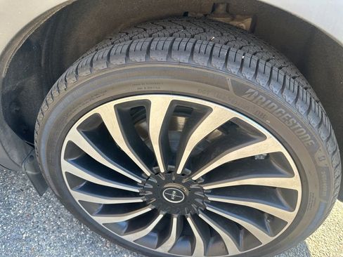 Used 2022 Lincoln Nautilus Black Label w/ Class II Trailer Tow Package image 15