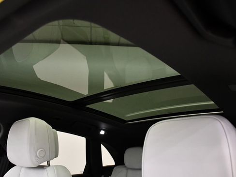 Certified 2025 Porsche Macan image 20