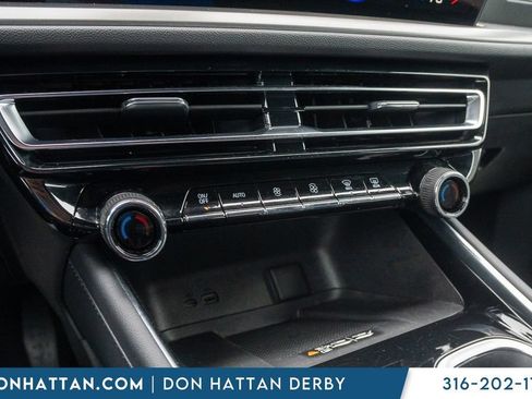 Used 2025 Chevrolet Traverse LT AWD/4WD image 7
