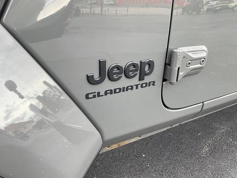 Used 2021 Jeep Gladiator Sport AWD/4WD image 36