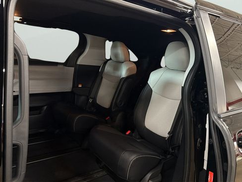 Used 2026 Toyota Sienna XSE FWD image 25