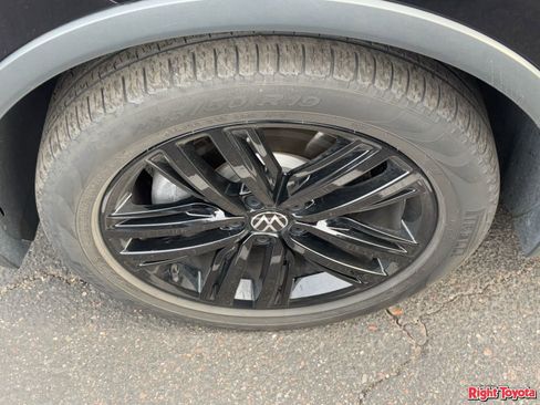 Used 2022 Volkswagen Tiguan SE R-Line image 8