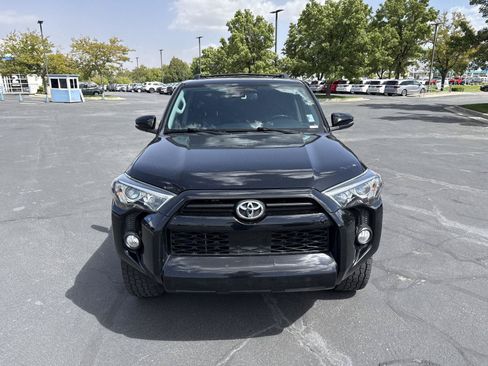 Used 2020 Toyota 4Runner SR5 Premium w/ Moonroof Package AWD/4WD image 2