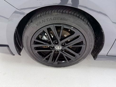 Used 2025 Toyota Camry SE image 7