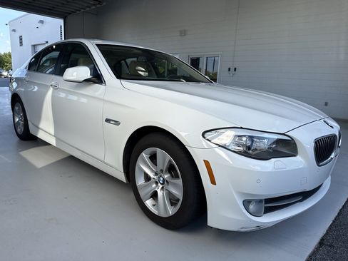 Used 2013 BMW 528i Sedan RWD image 9