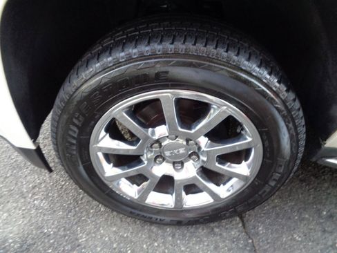 Used 2015 GMC Yukon Denali w/ Touring Package image 31