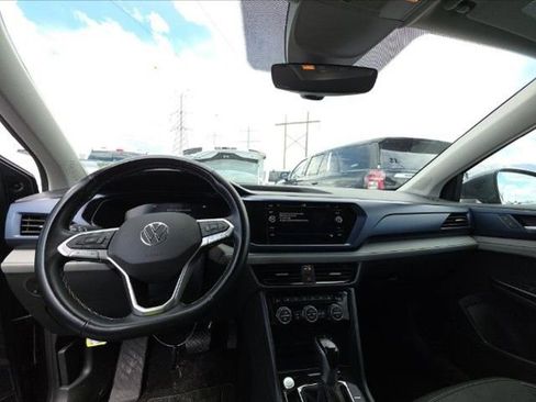 Used 2024 Volkswagen Taos SE FWD image 6