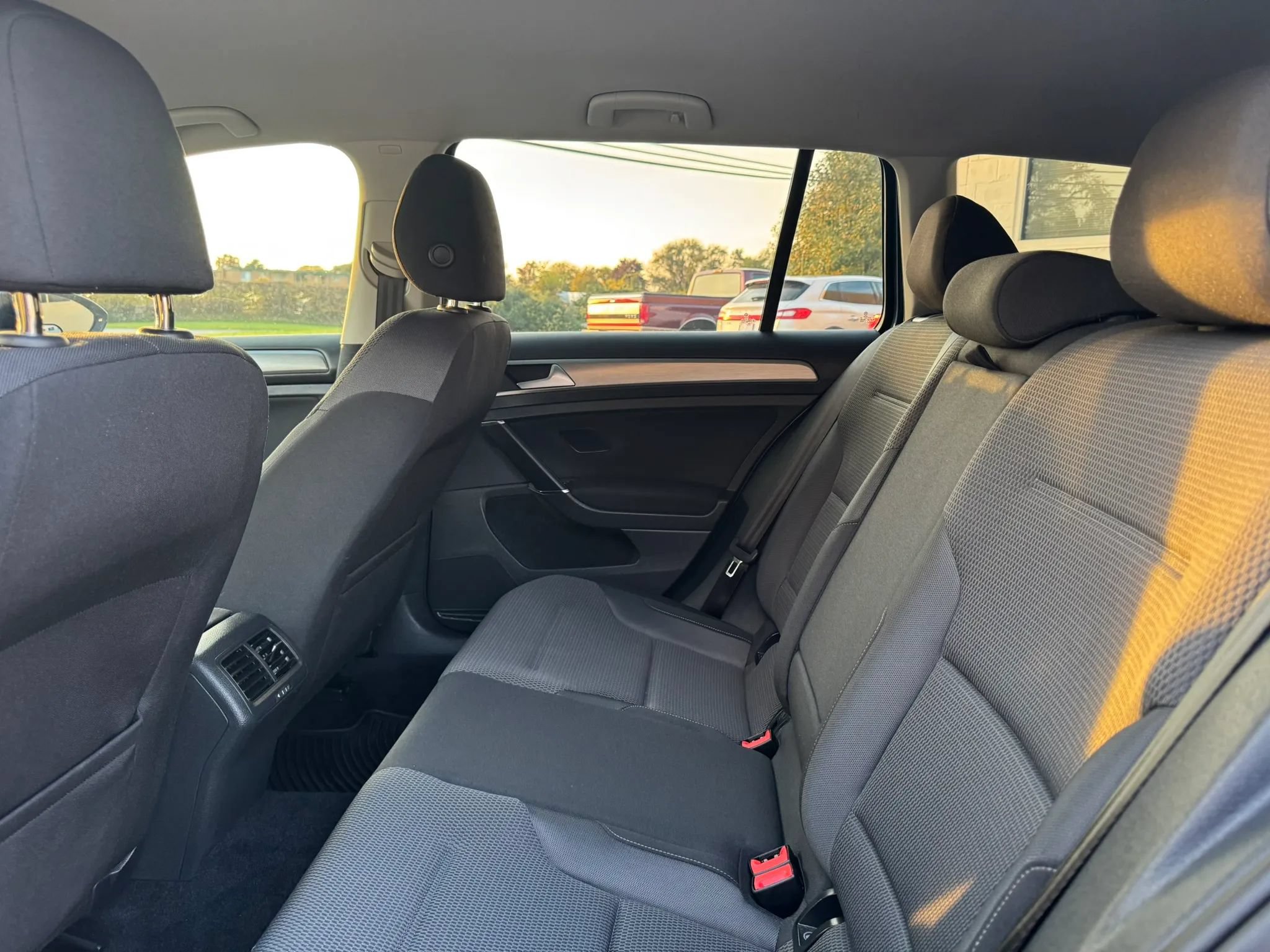 Used 2017 Volkswagen Golf S AWD/4WD image 34