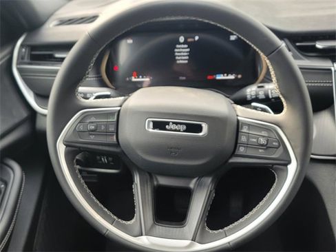 New 2025 Jeep Grand Cherokee L Laredo image 15