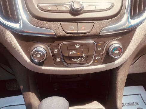 Used 2023 Chevrolet Equinox LS w/ Driver Confidence II Package FWD image 18