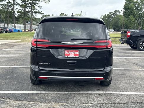 Used 2024 Chrysler Pacifica Touring-L FWD image 6