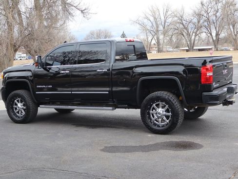 Used 2017 GMC Sierra 2500 Denali w/ Duramax Plus Package image 8