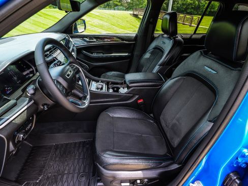 Used 2022 Jeep Grand Cherokee Trailhawk w/ Advanced Protech Group II AWD/4WD image 39