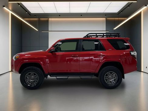 Used 2021 Toyota 4Runner SR5 Premium w/ Moonroof Package AWD/4WD image 2