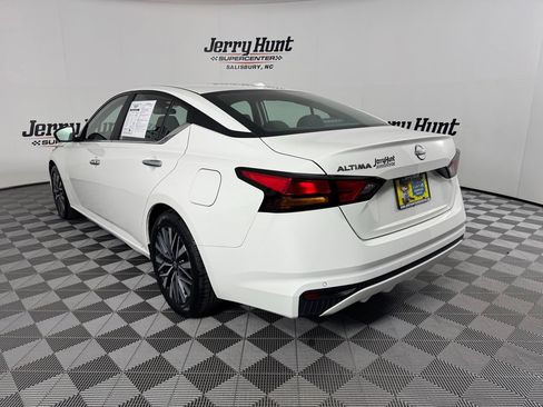 Used 2025 Nissan Altima 2.5 SV FWD image 8
