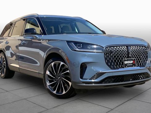 Used 2025 Lincoln Aviator Reserve w/ Luxury Package RWD image 3