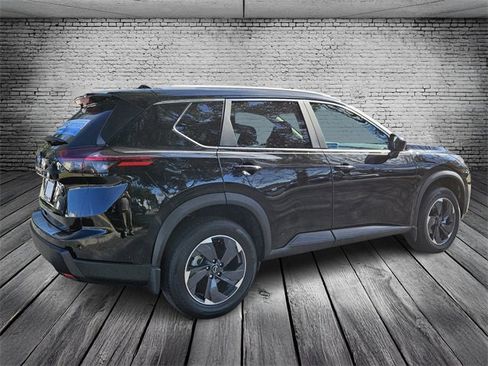 Used 2026 Nissan Rogue SV w/ SV Premium Package image 5