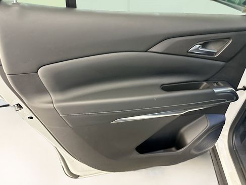 Used 2025 Chevrolet Traverse LT image 27