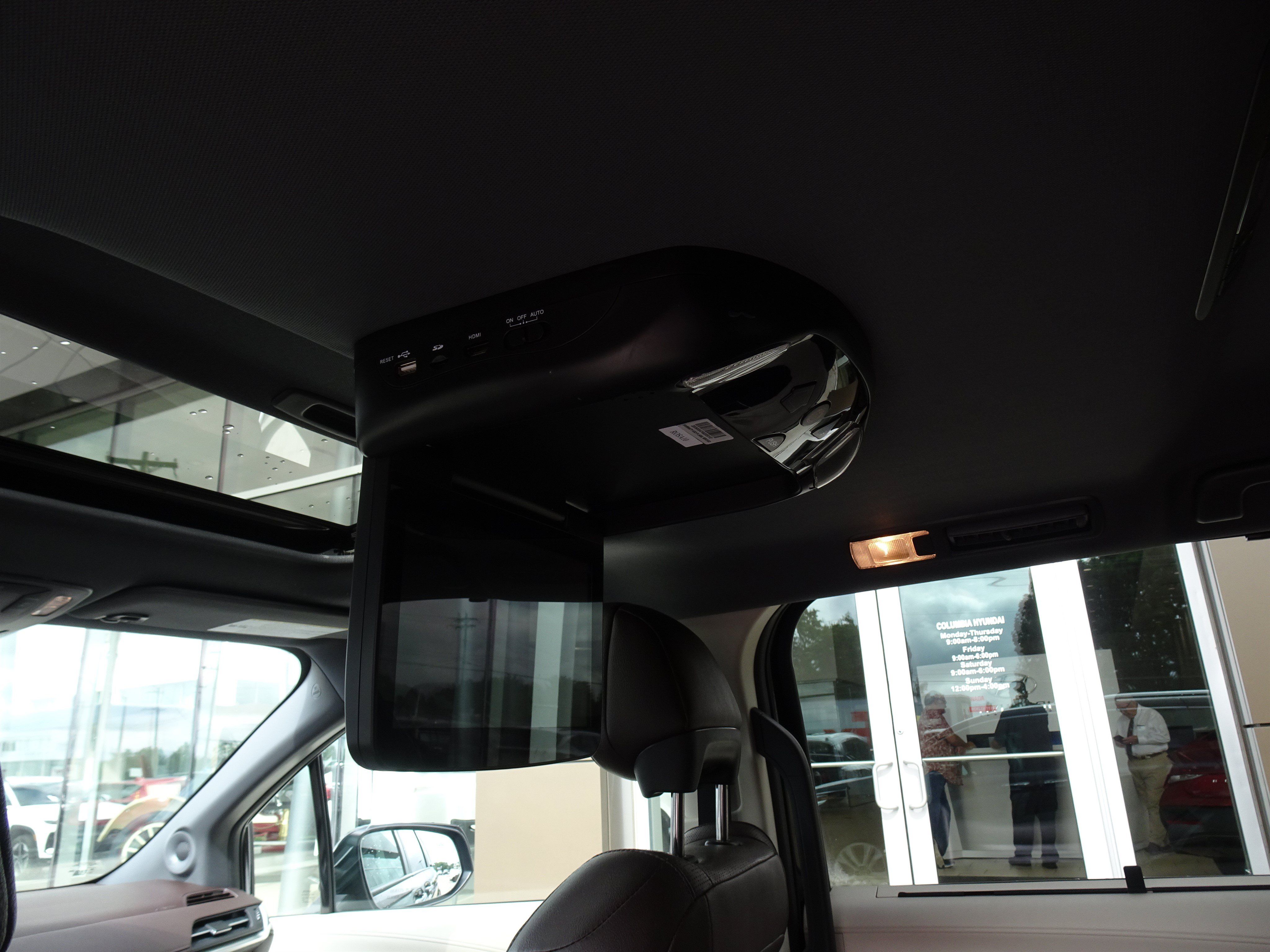 Used 2021 Toyota Sienna Platinum FWD image 14