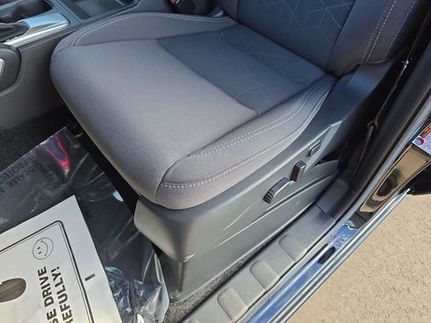 Used 2025 Nissan Frontier SV w/ SV Convenience Package image 29