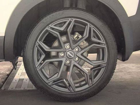Certified 2025 Nissan Kicks SR FWD image 23