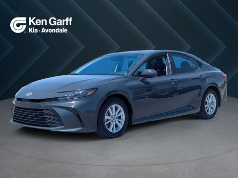 Used 2025 Toyota Camry LE FWD image 1