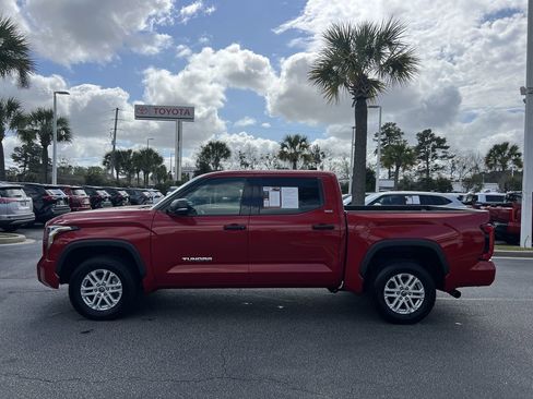 Used 2022 Toyota Tundra SR5 w/ SR5 Convenience Package image 7