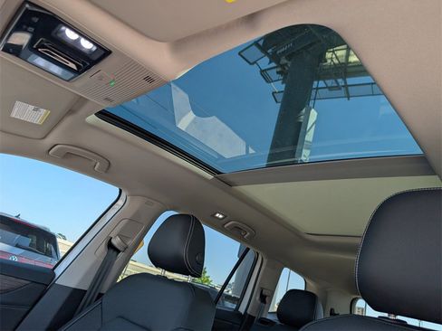 New 2025 Volkswagen Atlas SEL image 25