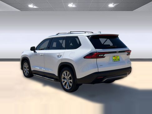 Used 2025 Toyota Grand Highlander AWD image 3