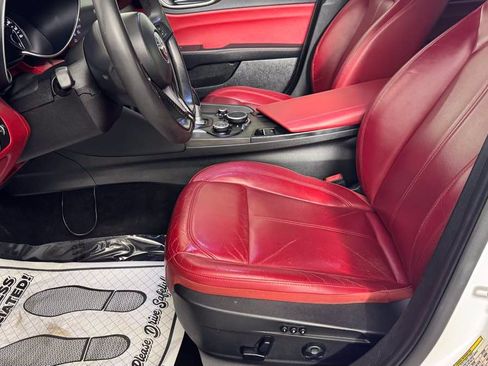Used 2019 Alfa Romeo Giulia Ti AWD/4WD image 15
