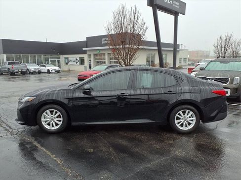 Used 2025 Toyota Camry LE image 20