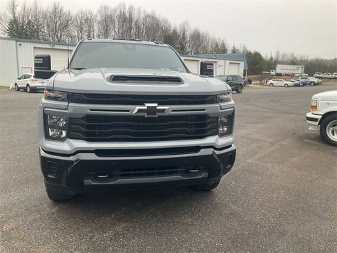 Used 2025 Chevrolet Silverado 2500 Custom w/ Custom Value Package image 2