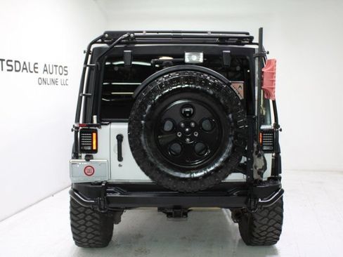 Used 2015 Jeep Wrangler Unlimited Rubicon w/ Connectivity Group AWD/4WD image 4