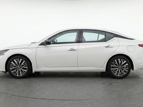 Used 2025 Nissan Altima 2.5 SV image 5