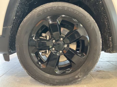 Used 2022 Jeep Compass Latitude image 9