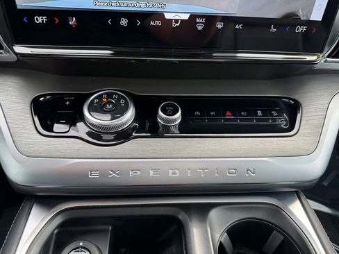 Used 2025 Ford Expedition Platinum AWD/4WD image 31