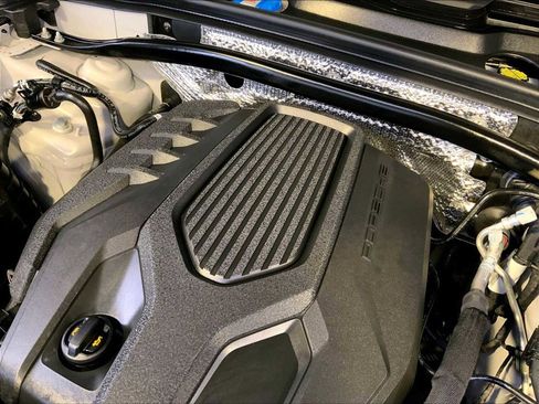 Certified 2026 Porsche Macan AWD/4WD image 33