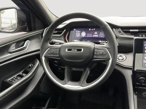 Used 2023 Jeep Grand Cherokee Altitude AWD/4WD image 11
