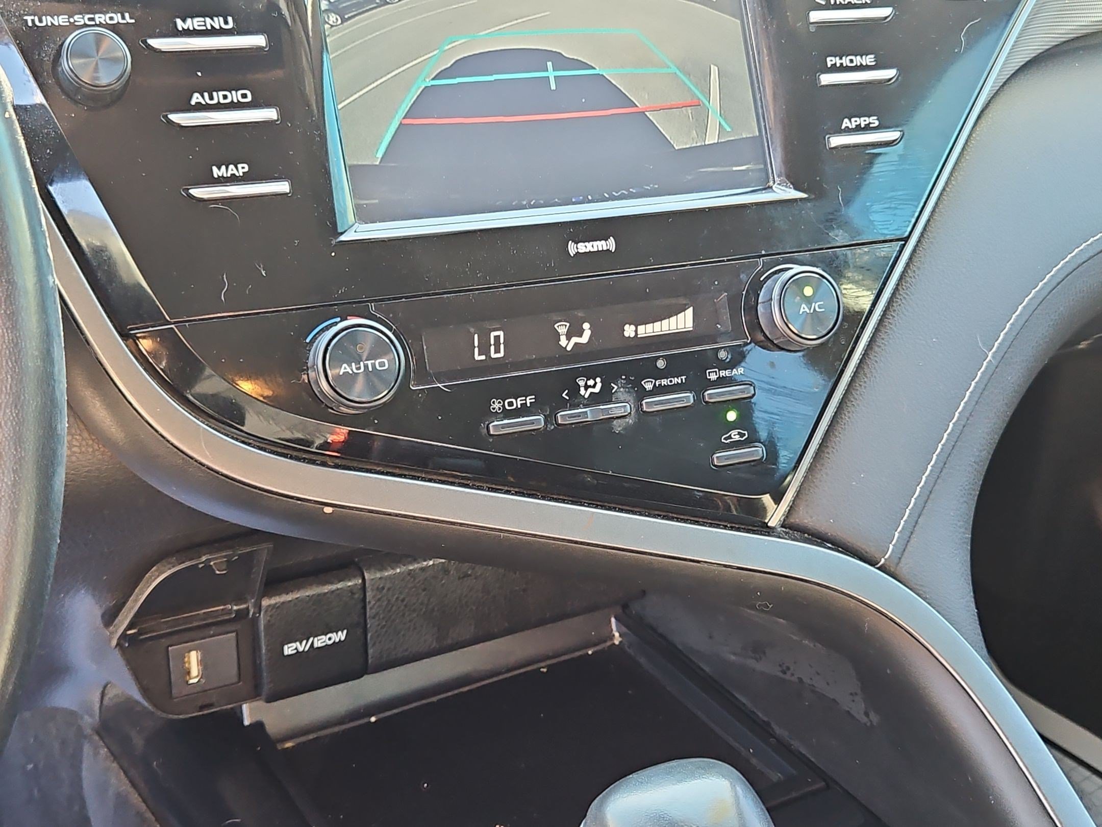 Used 2020 Toyota Camry SE FWD image 19