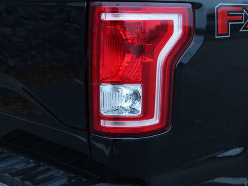 Used 2017 Ford F150 Lariat w/ Trailer Tow Package image 39